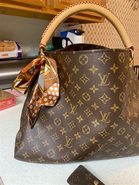 louis vuitton handbags authentication